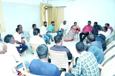 ନିମାପଡା: ସରକାରୀ ବାସଭବନରେ ଦଳୀୟ କାର୍ଯ୍ୟକର୍ତ୍ତାଙ୍କ ସହ ଆଲୋଚନା କଲେ ପ୍ରଭାତୀ ପରିଡ଼ା