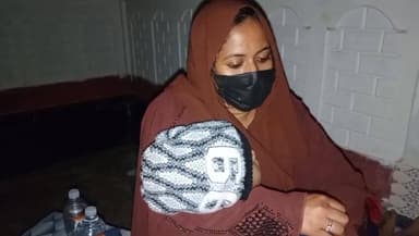 পাঁচ বছর পর বিদেশফেরত বাবাকে দেখতে এসে স্বামীর বাড়িতে গৃহবধূ ও শিশু, গেট লক করে সরে গেল শ্বশুরও স্বামী রাত ৯টা বেজে গেল...