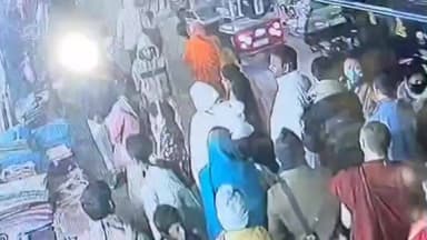 बोध गया: बोधगया में विदेशी पर्यटक के पर्स से अज्ञात उचक्कों ने पैसे और कार्ड चुराए, सीसीटीवी फुटेज आया सामने