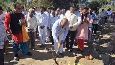 જાંબુઘોડા: જાંબુઘોડા તાલુકા માં વિવિધ વિસ્તારોમાં વિકાસના કામોનું ધારાસભ્યના હસ્તે ખાતમુહુર્ત કરવામાં આવ્યું હતુ