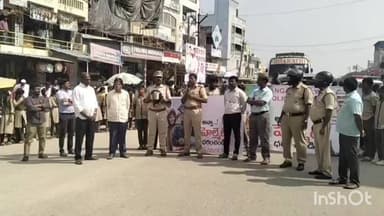 పూతలపట్టు: బంగారుపాళ్యం మండల కేంద్రంలో హెల్మెట్ ధరించాలని ర్యాలీ అవగాహన కల్పించిన సీఐ కత్తి శ్రీనివాసులు