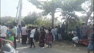 మహబూబాబాద్: బోడమంచ్యా తండాలో వ్యక్తి హత్య నేపథ్యంలో ఉద్రిక్తత అనుమానితుల బైక్ దగ్ధం భారీగా చేరుకున్న ప్రత్యేక పోలీస్ బలగాలు