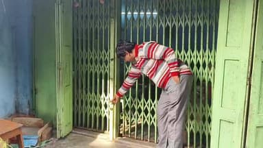 কৃষ্ণনগর ১: কৃষ্ণনগর কোতোয়ালি থানার অন্তর্গত গোয়ারীবাজার এলাকায় সোনার দোকানে চুরির ঘটনায় চাঞ্চল্য ছড়ালো এলাকায়