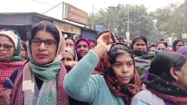 চাঁচল ১: খেলায়-পুজোয় অনুদান, অথচ চার মাসের বকেয়া! রাজ্য সরকারের দ্বিচারিতার অভিযোগে কর্মবিরতিতে আশা কর্মীরা