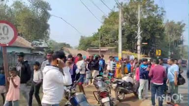 পুরুলিয়া ১: বাড়ির অফিসে কাজ করার সময় লাঠি নিয়ে আক্রমণ পৌরসভার প্রাক্তন ওর প্রধানকে ,গ্রেপ্তার অভিযুক্ত