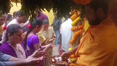 ஆம்பூர்: மேல்கிருஷ்ணாபுரம் பகுதியில் கெங்கையம்மன் மற்றும் எல்லையம்மன் திருக்கோயில் மார்கழி தேர் திருவிழா ஏராளமான பக்தர்கள் கலந்து கொண்டு சாமி தரிசனம்