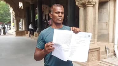 புதுக்கோட்டை: செம்பாடூரில் பலகோடி ரூபாய் மதிப்புள்ள 35 ஏக்கர் நிலம் போலி ஆவணங்கள் மூலமாக பறிப்பு நடவடிக்கை எடுக்க மாரிமுத்து என்பவர் ஆட்சியரகத்தில் புகார்