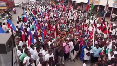 வாலாஜாபாத்: வாலாஜாபாத் பேருந்து நிலையம் அருகே திமுக சார்பில் கண்டன ஆர்ப்பாட்டம் நடைபெற்றது