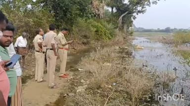 పూతలపట్టు: కన్నపేగుతోపాటు చెరువులో పడేసిన ఆడ శిశువు మృతదేహాన్ని పరిశీలిస్తున్న బంగారుపాళ్యం సిఐ కత్తి శ్రీనివాసులు