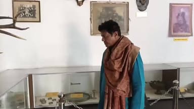 ବୌଦ୍ଧ ସଦର: ଜିଲ୍ଲା ସଂଗ୍ରହାଳୟ ପରିଦର୍ଶନ କଲେ ବରିଷ୍ଠ ଓଡିଆ ସିନେ କଳାକାର ଅଶ୍ରୁ ମୋଚନ ମହାନ୍ତି