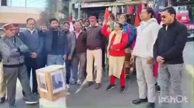 रानीखेत: अंकिता भंडारी हत्याकांड को लेकर रानीखेत में कांग्रेस कार्यकर्ताओं ने भाजपा सरकार के खिलाफ किया जोरदार प्रदर्शन