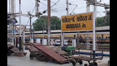 વડોદરા પશ્ચિમ: ટ્રેનોનું ટ્રાફિક ઘટાડવા સુરત સાઈડથી આવનારી ટ્રેનોને પ્લેટફોર્મ નંબર- 4, 5, અને 6 પર ડાયવર્ટ કરવા રજૂઆત