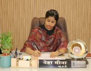 झाबुआ: मुख्यमंत्री कल्याणी विवाह सहायता योजना: कलेक्टर द्वारा तीन हितग्राहियों को भुगतान, दो प्रकरण स्वीकृत