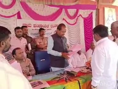 ಔರಾದ್: ಪಹಣಿ ಸಮಸ್ಯೆ ಶೀಘ್ರ ಬಗೆಹರಿಸದಿದ್ದರೆ ಪರಿಸ್ಥಿತಿ ನೆಟ್ಟಗಿರಲ್ಲ : ಇಟಗ್ಯಾಳದಲ್ಲಿ ಕಂದಾಯ ಅಧಿಕಾರಿಗಳಿಗೆ ಶಾಸಕ ಪ್ರಭು ಚೌಹಾಣ್ ಎಚರಿಕೆ