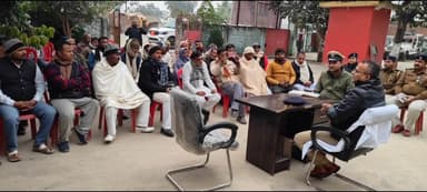 कुशेश्वर स्थान पूर्बी: तिलकेश्वर थाने में ग्रामीण एसपी का जनसंवाद, समस्याओं के समाधान के निर्देश दिए