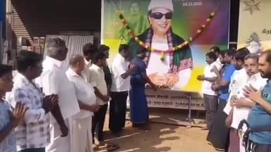 கயத்தாறு: கயத்தாறு மெயின் சாலையில் ஒன்றிய அதிமுக சார்பில் எம்ஜிஆர் நினைவு தினம் கடைப்பிடிப்பு