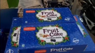 রানাঘাট ২: বড় দিন উপলক্ষে রানাঘাটে ইটভাটার শ্রমিকদের হাতে শীত বস্ত্র ও কেক তুলে দিলো একটি ক্লাবের সদস্যরা,উপস্থিত রানাঘাটের IC