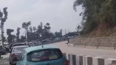 ಸಕಲೇಶಪುರ: ಶಿರಾಡಿ ಘಾಟ್ನಲ್ಲಿ ಕಿಲೋಮೀಟರ್ಗಟ್ಟಲೆ ಟ್ರಾಫಿಕ್ ಜಾಮ್: ಸರಣಿ ರಜೆ ಎಫೆಕ್ಟ್, ವಾಹನ ಸವಾರರು ಹೈರಾಣ