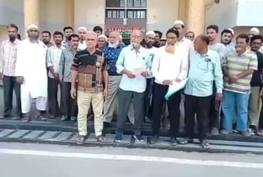 નગરપાલિકાએ કતલખાના બંધ કરવાની નોટિસ આપતા કતલખાનાના વેપારીઓએ કલેકટરને વાત કરી