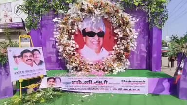 தூத்துக்குடி: எம்ஜிஆர் நினைவு நாள் டுவிபுரத்தில் அலங்கரிக்கப்பட்ட அவரது படத்திற்கு அதிமுக சார்பில் முன்னாள் அமைச்சர் எஸ்பி சண்முகநாதன் மாலை அணிவித்து மரியாதை