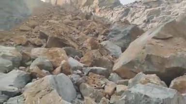 பெரம்பலூர்: கவுல்பாளையத்தில் மலையில் பாறை சரிந்து ஹிட்டாச்சி, லாரி சேதம், எஸ்பி நேரில் விசாரணை