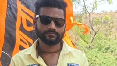 ಕಲಘಟಗಿ: ಕಲಘಟಗಿ ತಾಲ್ಲೂಕಿನ ಹುಣಸಿಕಟ್ಟಿ ಗ್ರಾಮದ ಹೊರವಲಯದಲ್ಲಿ ಓರ್ವ ವ್ಯಕ್ತಿಯನ್ನು ಮಾರಕಾಸ್ತ್ರಗಳಿಂದ ಹೊಡೆದು ಕೊಲೆ