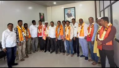 खुलताबाद: आमदार सतीश चव्हाण यांच्याकडून राष्ट्रवादीच्या विजयी नगरसेवकांचा सत्कार