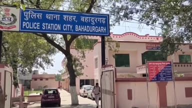 बहादुरगढ़: कश्मीरी कॉलोनी में मकान की दीवार में सेंध लगाकर चोरों ने नगदी व घरेलु सामान पर किया हाथ साफ