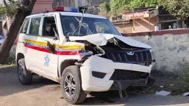 पैठण: पाचोड पोलिसांच्या वाहनाचा अपघात अरुंद फ पूलाला धडकण्याची माहिती