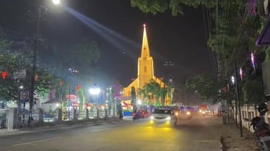 பாளையங்கோட்டை: கிறிஸ்மஸ் கோலாகலம் தூய சவேரியார் பேராலயம் , கதிட்ரல் பேராலயம் உள்ளிட்ட அனைத்து தேவாலயங்களிலும் சிறப்பு பிரார்த்தனை நடைபெற்றது.