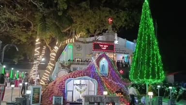 திருவள்ளூர்: திருவள்ளூர் ஜே என் சாலையில் உள்ள தூய புனித பிரான்சிஸ் சலேசியர் ஆலயத்தில் கிறிஸ்மஸ் வழிபாடு நடைபெற்றது