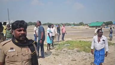 தூத்துக்குடி: சத்யா நகர் உப்பள பகுதியில் ஓட ஓட விரட்டி 40 வயது மதிக்கத்தக்க நபர் அரிவாள் உள்ளிட்ட ஆயுதம் மற்றும் கட்டையால் தாக்கி முகத்தை சிதைத்து கொடூரமாக கொலை