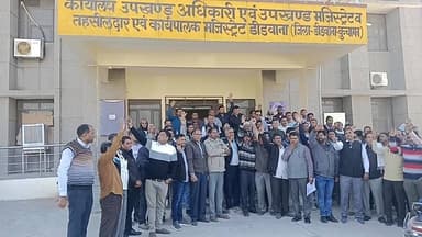 #ओबीसी_सर्वे_मे_ड्यूटी_लगाने_के_विरोध_में_शिक्षकों_का #हल्ला_बोल_SDM_कार्यालय_के_बाहर_धरने_पर_बैठे_BLO
#obc #srve #me #...