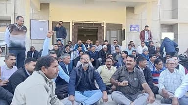 #ओबीसी_सर्वे_मे_ड्यूटी_लगाने_के_विरोध_में_शिक्षकों_का #हल्ला_बोल_SDM_कार्यालय_के_बाहर_धरने_पर_बैठे_BLO
#obc #srve #me #...