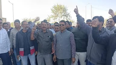 #ओबीसी_सर्वे_मे_ड्यूटी_लगाने_के_विरोध_में_शिक्षकों_का #हल्ला_बोल_SDM_कार्यालय_के_बाहर_धरने_पर_बैठे_BLO
#obc #srve #me #...