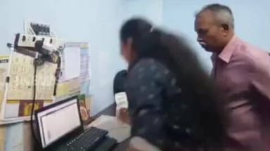 ராசிபுரம்: அத்தனூரில் நான் முதல்வன் திட்டத்தில் எஸ்.பி.ஐ வங்கி தேர்வில் பெண் வெற்றி பெற்றதால் குடும்பத்தினர் மகிழ்ச்சி அடைந்தனர்