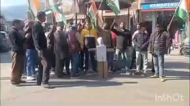 सोमेश्वर: सोमेश्वर चौराहे पर कांग्रेस ने अंकिता हत्याकांड को लेकर भाजपा नेताओं का पुतला फूंका, किया विरोध-प्रदर्शन