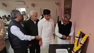 बाड़मेर: भारत रत्न एवं पूर्व प्रधानमंत्री स्व. श्री अटल बिहारी वाजपेयी जी की जन्म जयंती पर जिला कलेक्ट्रेट में किया गया नमन