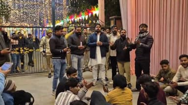 क्रिसमस डे से पहले चर्च के सामने हनुमान चालीसा पढ़ने पहुँचे हिंदू संगठन के नेता, यूपी के बरेली का मामला !
#Xmas #baraily ...