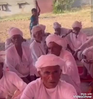 चितलवाना: जालौर में पंचों ने महिलाओं के स्मार्टफोन चलाने पर लगाई रोक का मनमाना फैसला वापस लिया