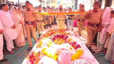 नवापूर: काँग्रेसचे ज्येष्ठ नेते माजी मंत्री स्व. सुरूपसिंग नाईक यांच्यावर नवेगाव येथे अंत्यसंस्कार