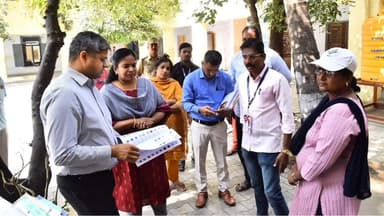 திருப்பத்தூர்: அரசினர் தோட்டம் பகுதியில் உள்ள வாக்குசாவடி மையத்தை நேரில் பார்வையிட்ட தேர்தல் அதிகாரி