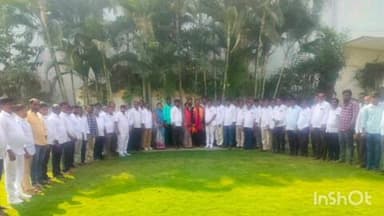 పరిగి: పరిగి పట్టణంలో ఎమ్మెల్యే రామ్మోహన్ రెడ్డి ని మర్యాదపూర్వకంగ కలిసి సన్మానించిన పెద్ద ఉమ్మెత్తల్ గ్రామ ప్రజా ప్రతినిధులు