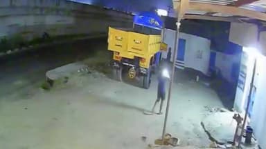 அருப்புக்கோட்டை: காந்திநகர் லாரி மெக்கானிக் செட்டில் காணாமல் போன டிப்பர் ராலியை கண்டுபிடித்தார் தருமாறு மெக்கானிக் காவல் நிலையத்தில் புகார்