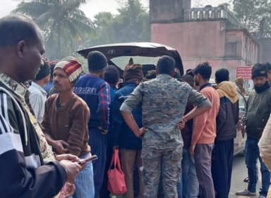 পুঞ্চা: লহরিয়া মোড়ের কাছে টোটো বাইকের সংঘর্ষে আহত তিন
