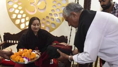 માળીયા હાટીના: જન કલ્યાણ શિવ વંદના પદયાત્રા માળીયાહાટીના ના પાણીધ્રા ખાતે આઇબેલી મોગલધામના શ્રદ્ધાપૂર્વક દર્શન કરતાં કેબિનેટ મંત્રી