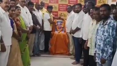 పాతపట్నం: భారత మాజీ ప్రధాని అటల్ బిహారీ వాజ్ పేయి సేవలు మరువలేనివన్న పాతపట్నం నియోజకవర్గ ఎమ్మెల్యే మామిడి గోవిందరావు