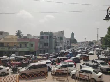 திருவண்ணாமலை: போக்குவரத்து நெரிசலில் சிக்கித் தவித்த ஆன்மீக நகரம்