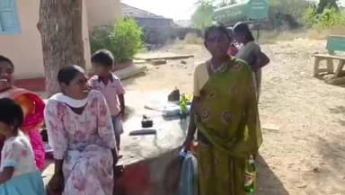 రామారెడ్డి: ఉప్పల్వాయిలో బీర్లు, చీరలతో ఓటర్ల నిరసన, ఓడిపోయిన వార్డ్ మెంబర్ అభ్యర్థి తిట్ల పురాణం, సముదాయించిన పోలీసులు