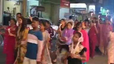 సంతనూతలపాడు: చీమకుర్తి పట్టణంలో క్రిస్మస్ పండుగను పురస్కరించుకొని క్యాండిల్ ర్యాలీ నిర్వహించి శుభాకాంక్షలు తెలిపిన క్రైస్తవులు